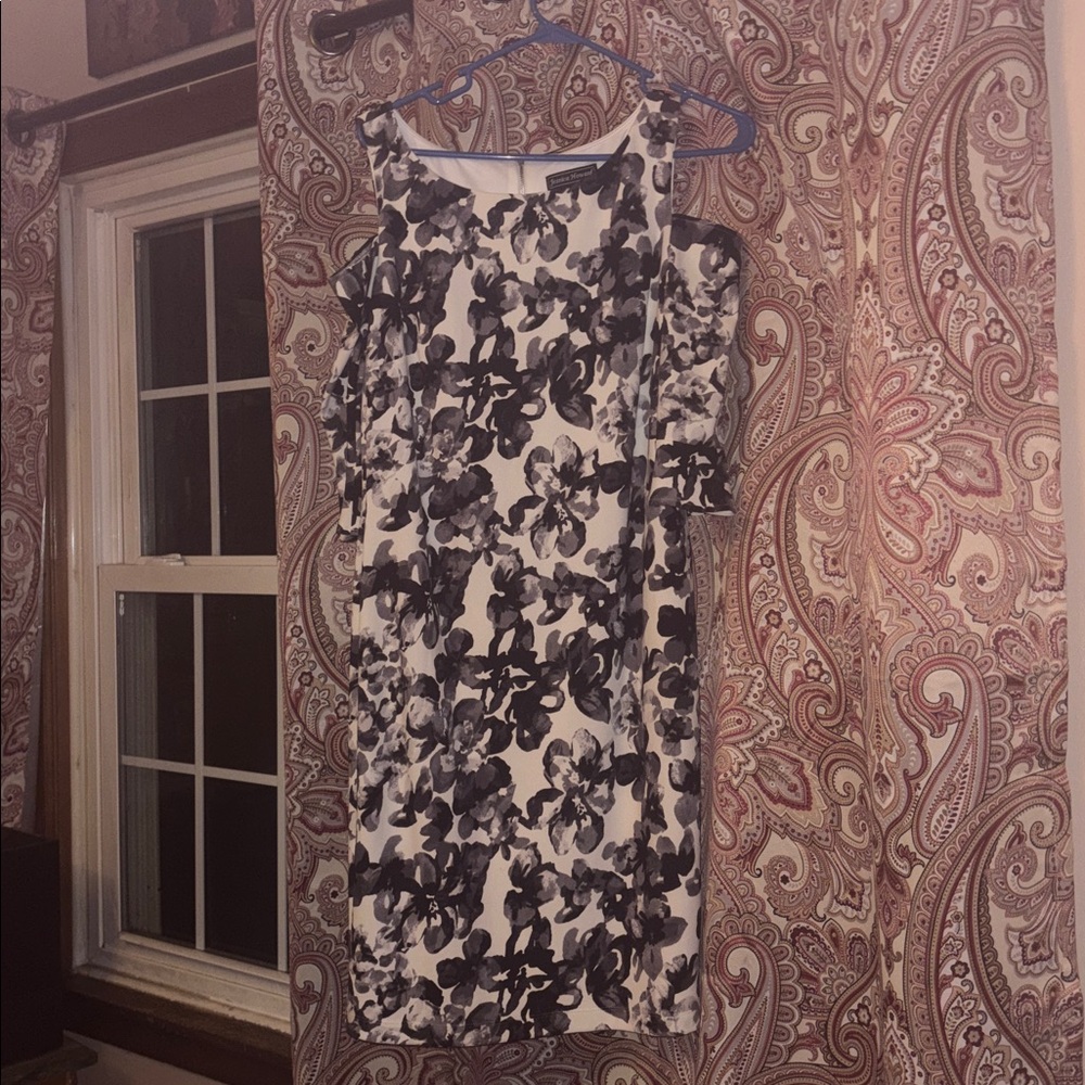 Jessica Howard Ivory and Black Floral Open shoulder  Dress